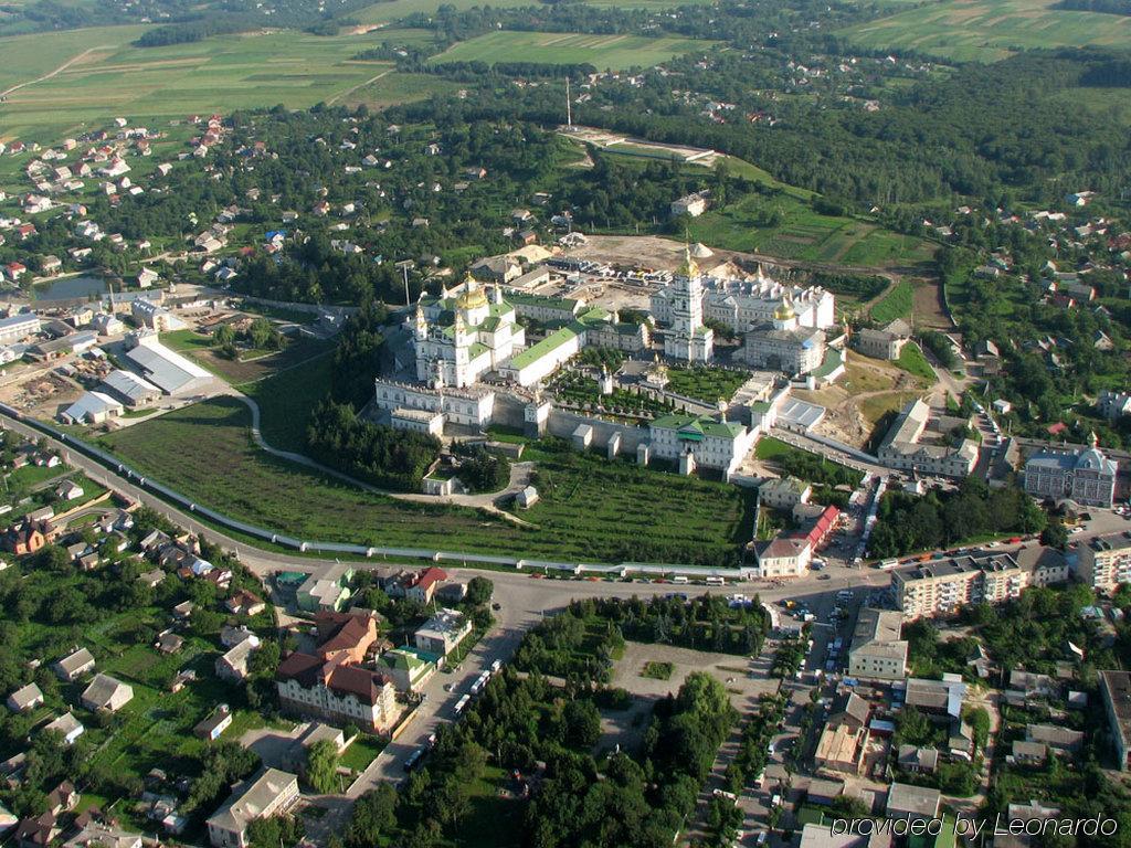 Reikartz Pochayiv Hotel Pochaiv Bagian luar foto