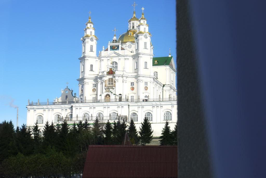 Reikartz Pochayiv Hotel Pochaiv Bagian luar foto