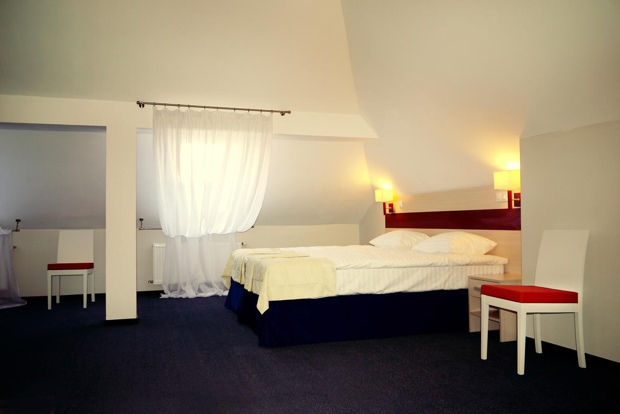 Reikartz Pochayiv Hotel Pochaiv Ruang foto