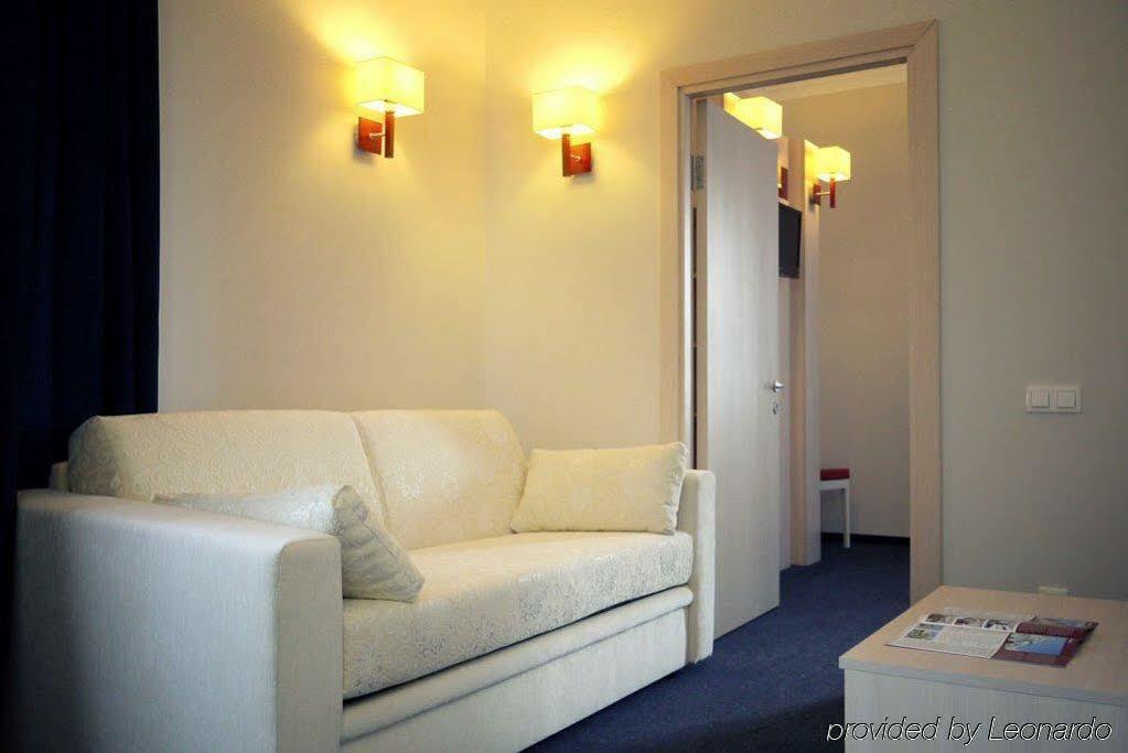Reikartz Pochayiv Hotel Pochaiv Bagian luar foto